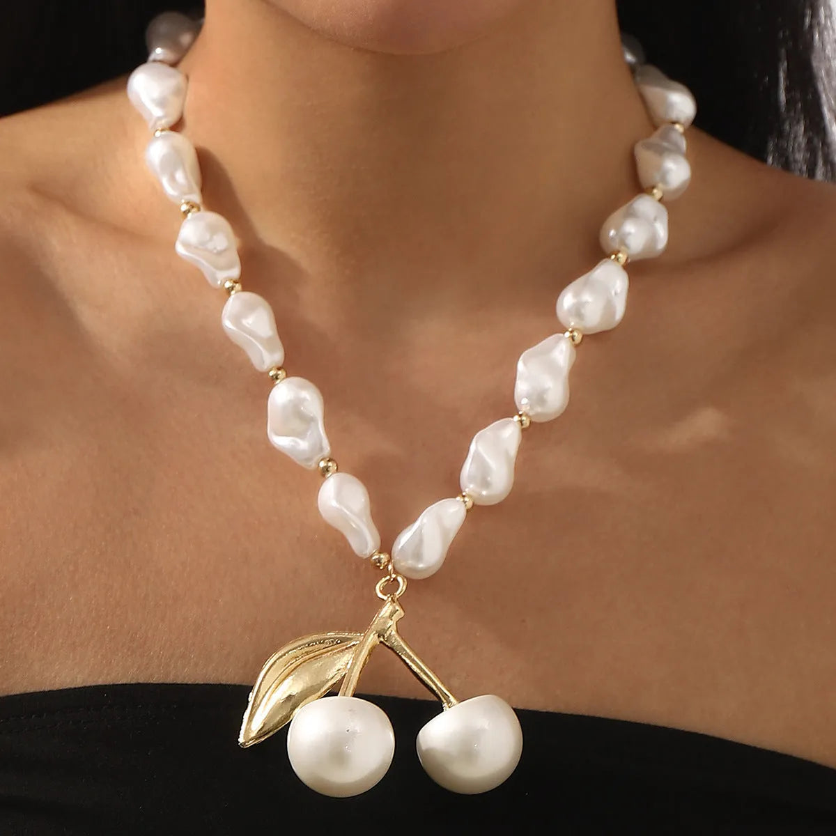 Adjustable 51-60cm alloy necklace with cherry fruit pendant and imitation pearls in gold or white K electroplated finish