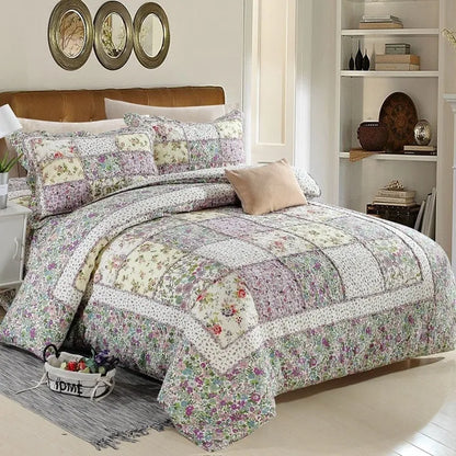 Pure cotton quilted three-piece bedding set showing 230 × 250cm bedspread and 50 × 70cm pillowcases with 68*64 fabric density