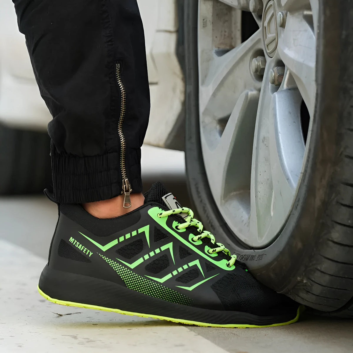 Black ultra-light labour protection safety shoes with steel toe cap and lace-up front.