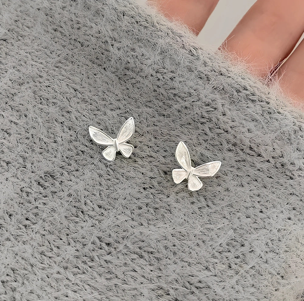 Sweet tridimensional butterfly stud earrings with textured design and electroplated finish