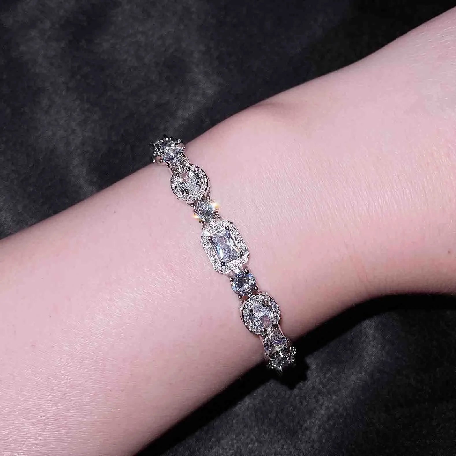 Women's geometric S925 sterling silver-plated bracelet with zircon stones and adjustable 16+3cm length