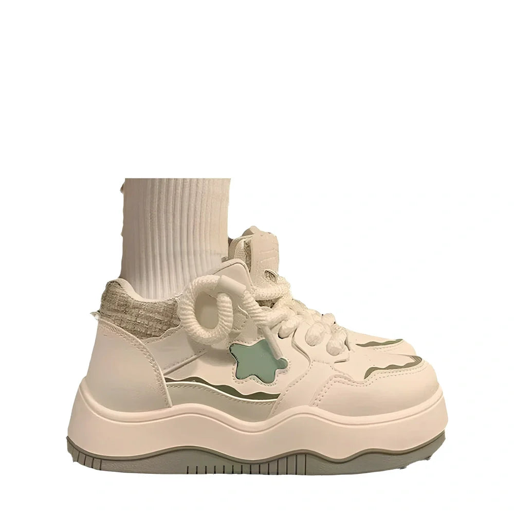 Women's green platform sneaker with 3cm rubber sole and patent leather upper, round toe design
