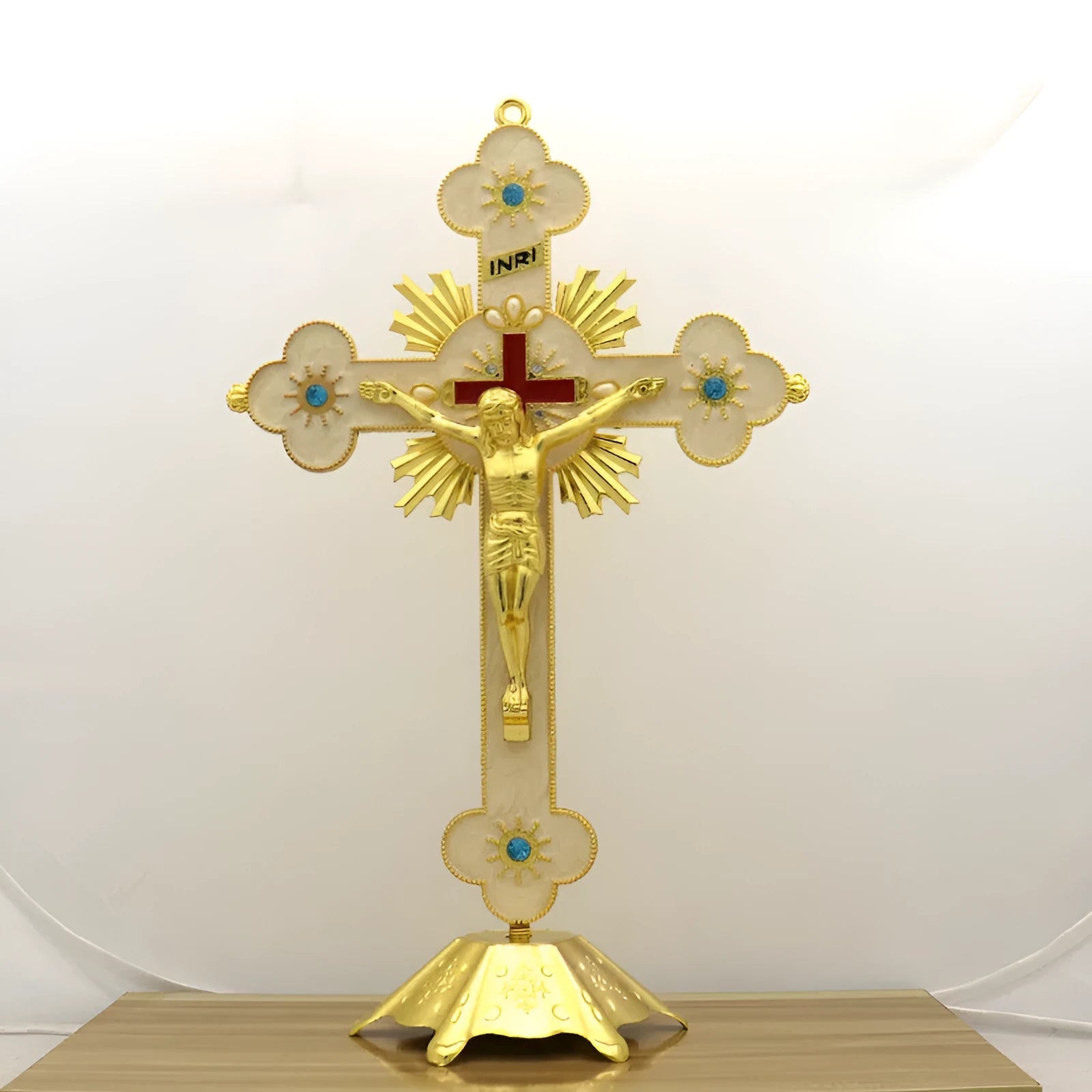 Zinc alloy geometric car ornament in gold and diamond finish, measuring 30cm by 19cm.