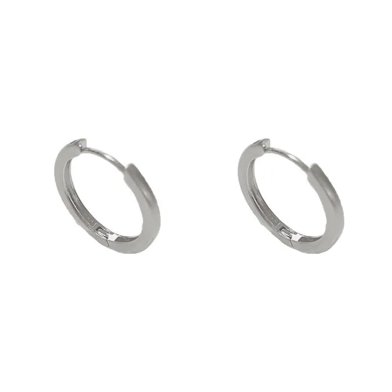 Geometric women's ear clip with round eyelet design in gold or silver colour