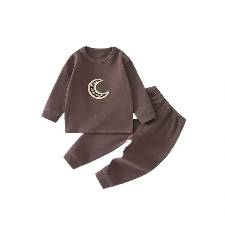 Baby wearing long-sleeved cotton pajamas with cartoon pattern, available in heights 66-120cm