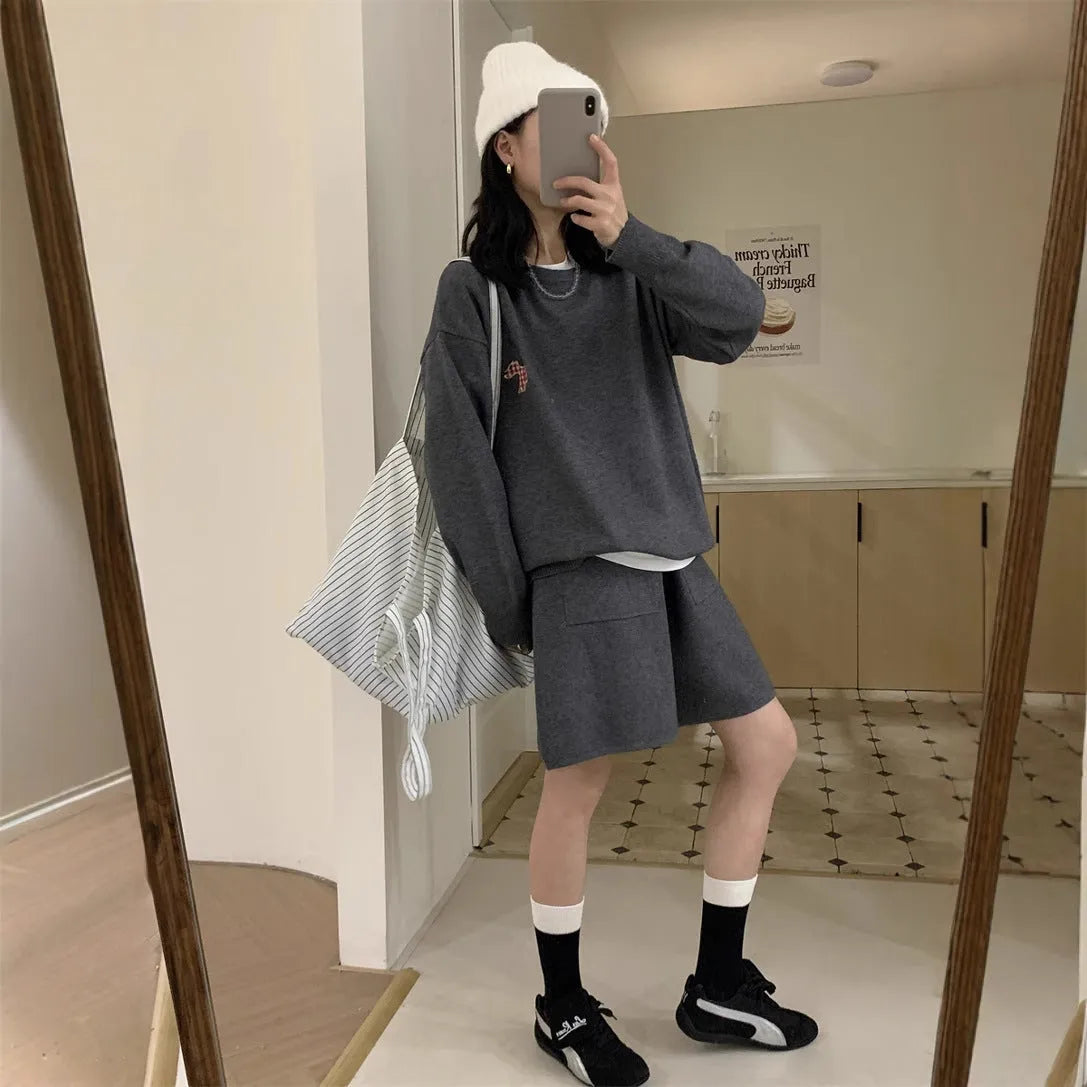 Women's knitted sweater shorts suit in imitation cashmere with animal pattern embroidery