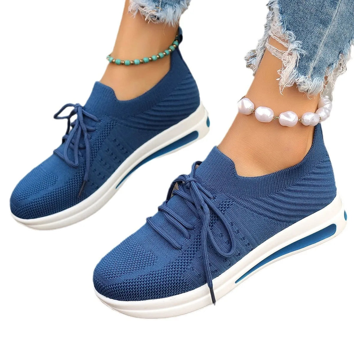 Women's casual fly-knit sneakers in round-toe design with lace-up closure