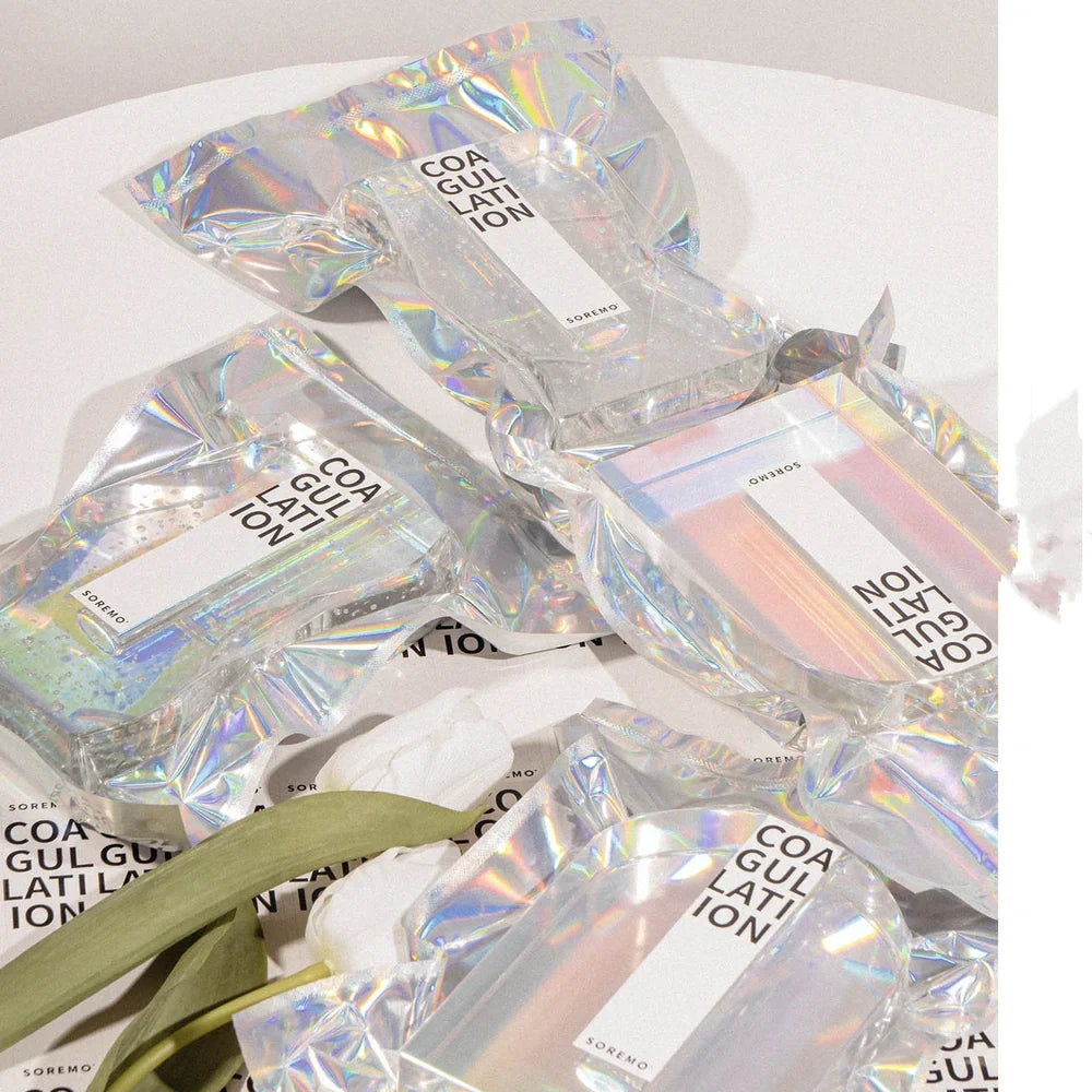 Transparent crystal vase with internal bubble formations measuring 18cm height and 12cm diameter