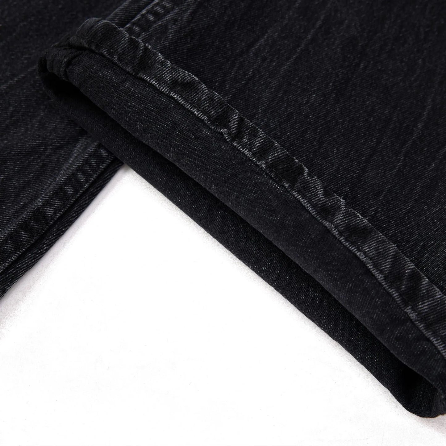 Black men's straight-leg jeans with an American washed old lightning crack distressed pattern.