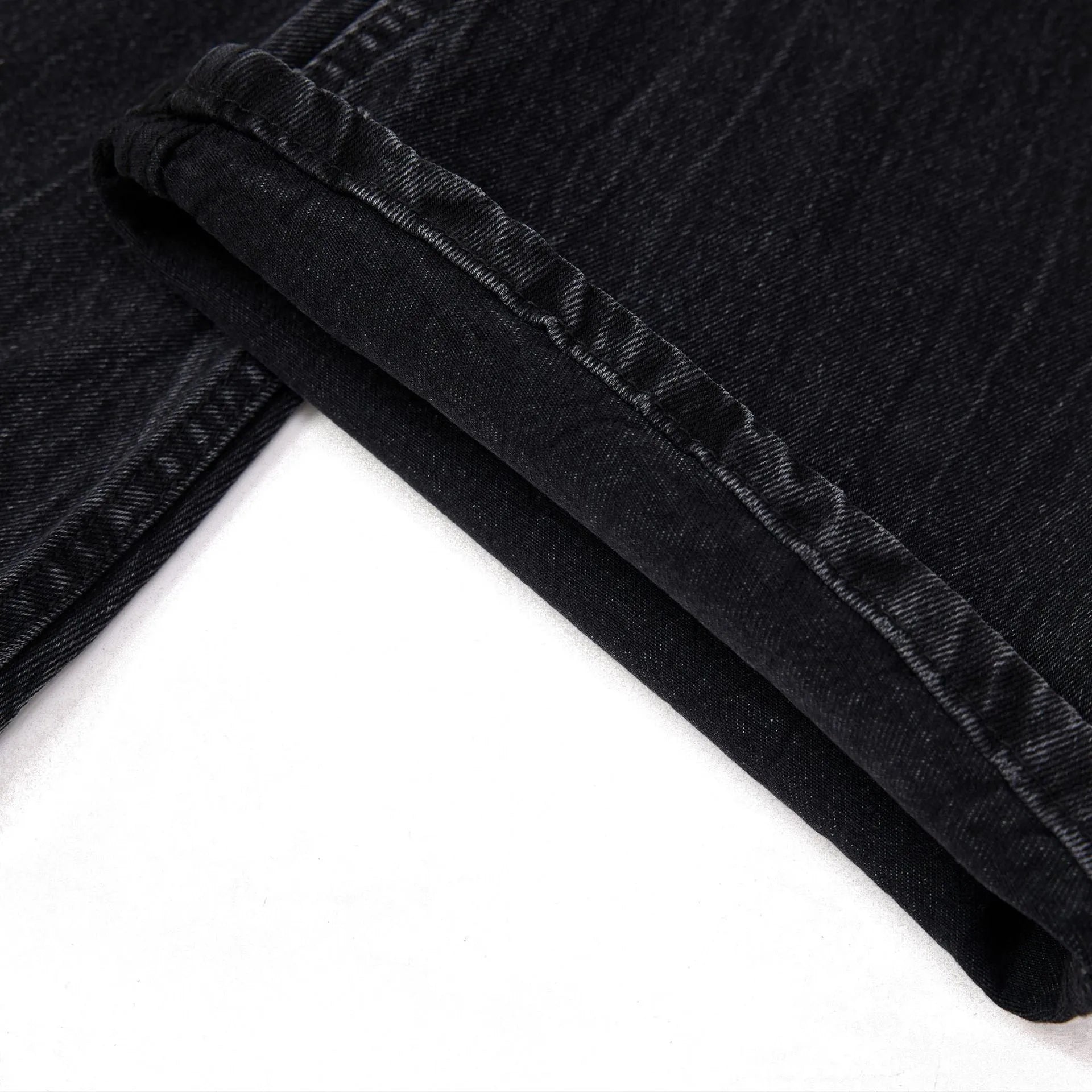 Black men's straight-leg jeans with an American washed old lightning crack distressed pattern.