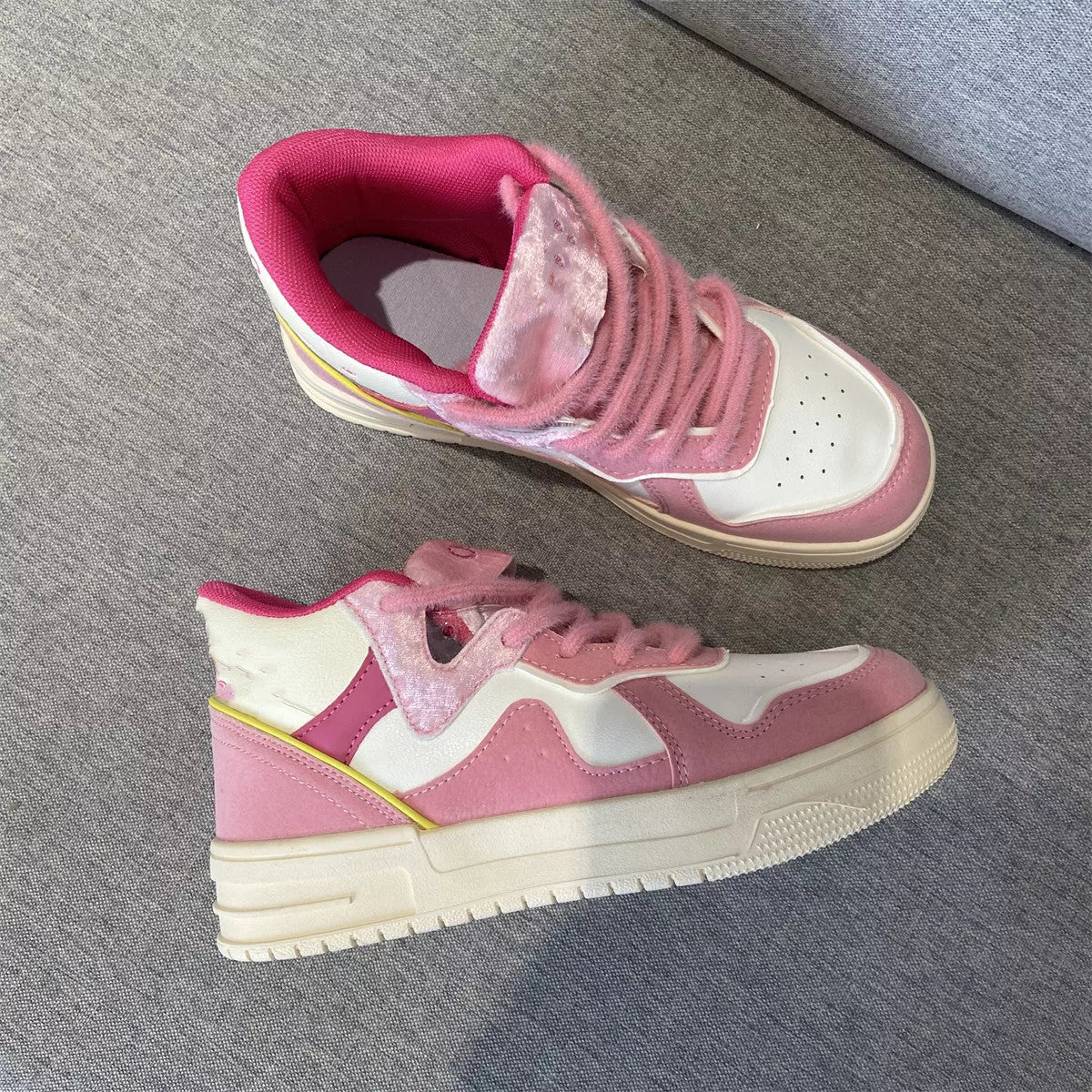 Women's high-top sneakers with color blocking and rubber sole