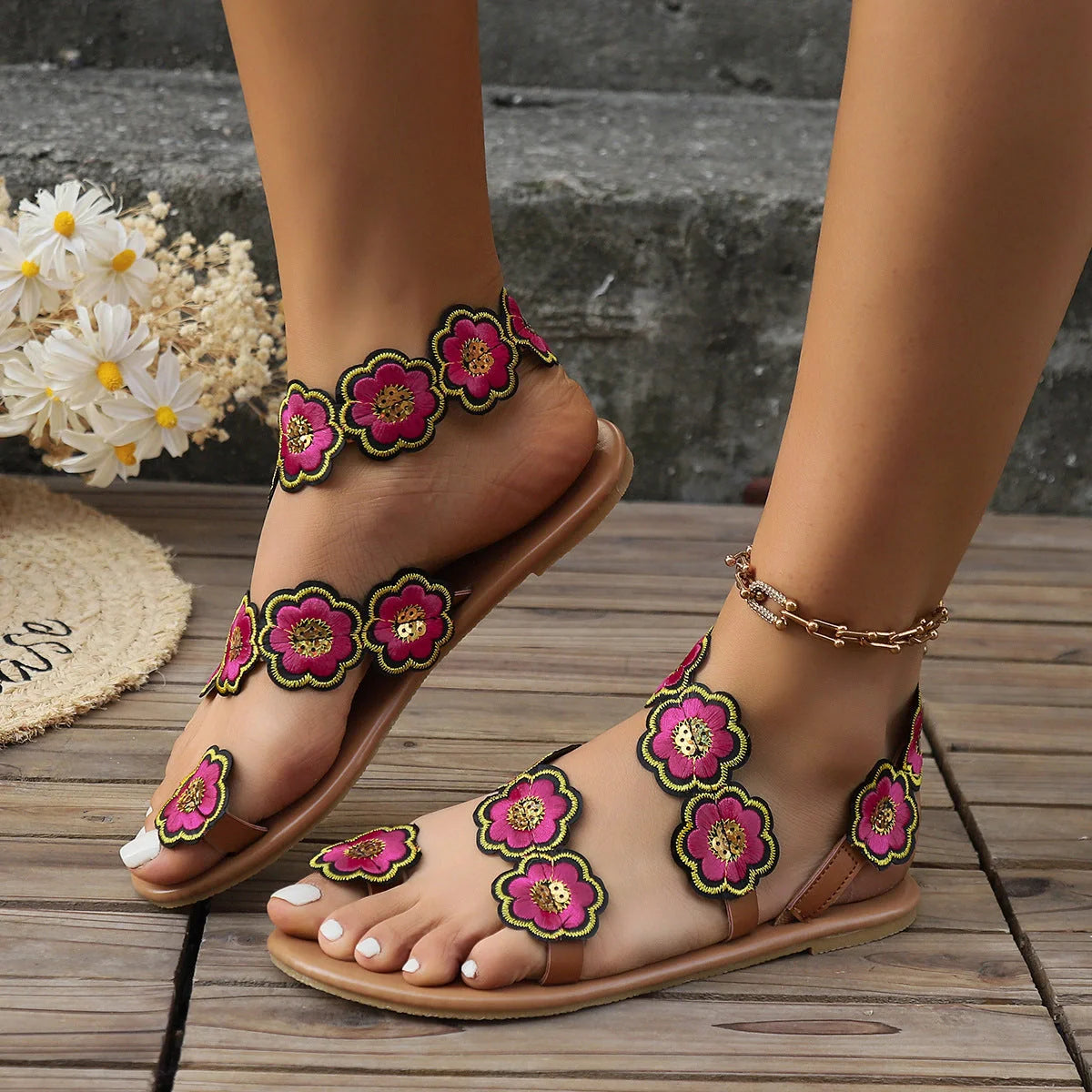 Ethnic style flowers flat sandals for women with clip toe design and rubber sole