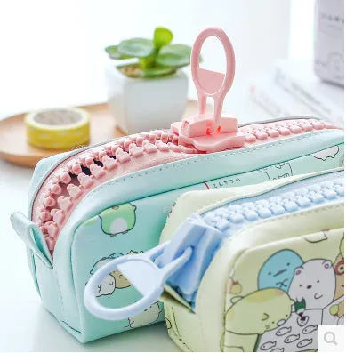 Leather pencil case, 22cm x 9.5cm x 7cm, zip closure, animal and fruit patterns, 18 colours