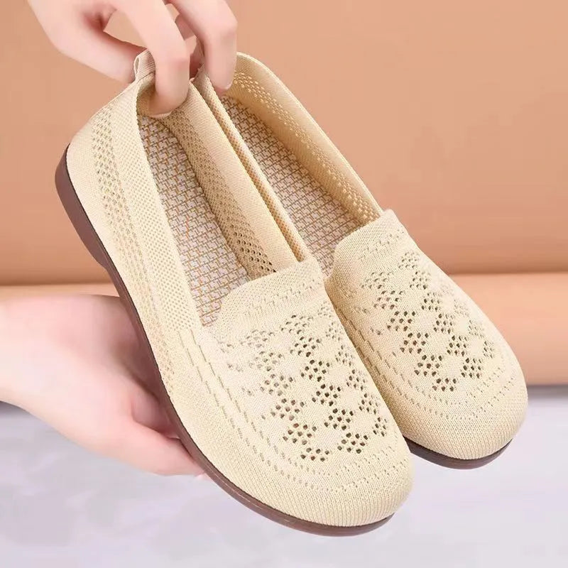 Elderly women's antiskid shoes with Flyknit lining and mesh upper in beige, black or brown colours