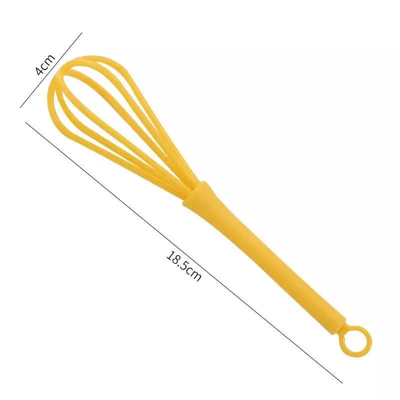 Mini manual eggbeater in green or yellow for efficient baking