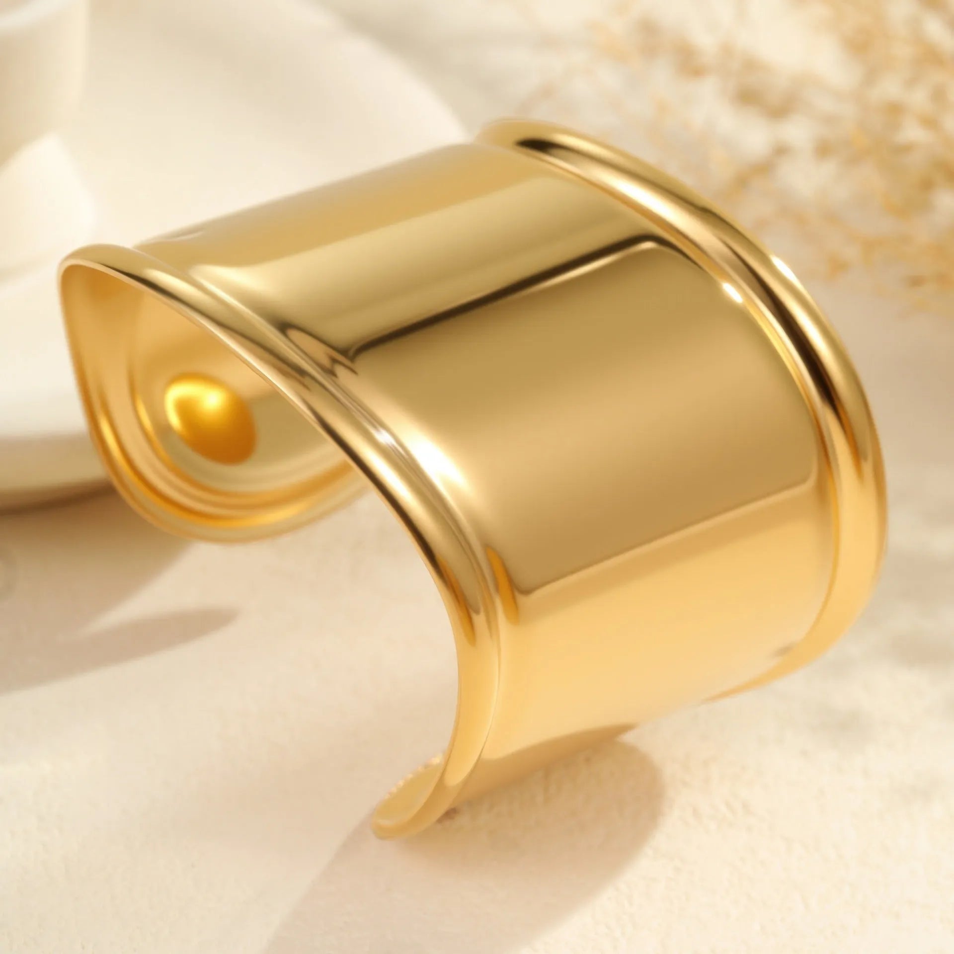 Women's gold-plated wide bracelet with exaggerated niche opening and geometric wave design