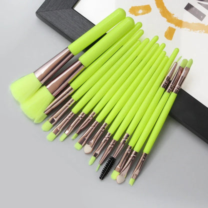 MAANGE 18-piece makeup brush set with fan-shaped tools and various brush heads