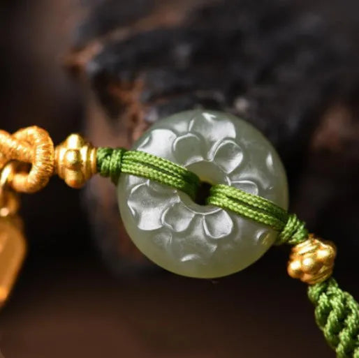 Women's corn knot Hetian jade safety buckle bracelet with hand-woven flexible wire and green rope design