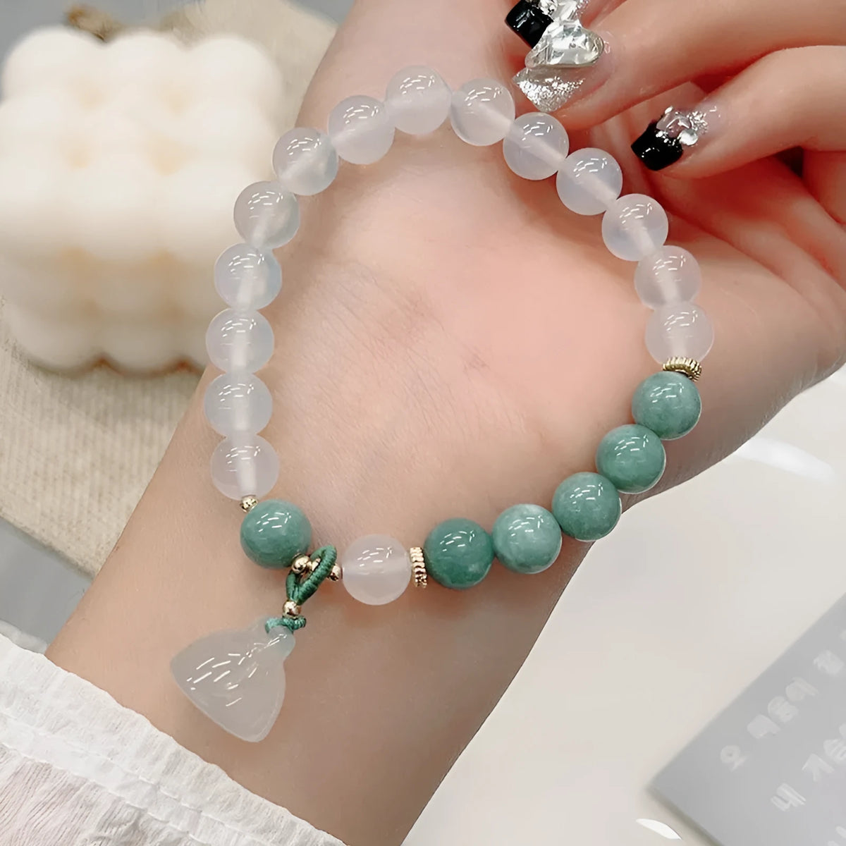 Women's agate lotus seedpod bracelet in retro Chinese style with manual processing