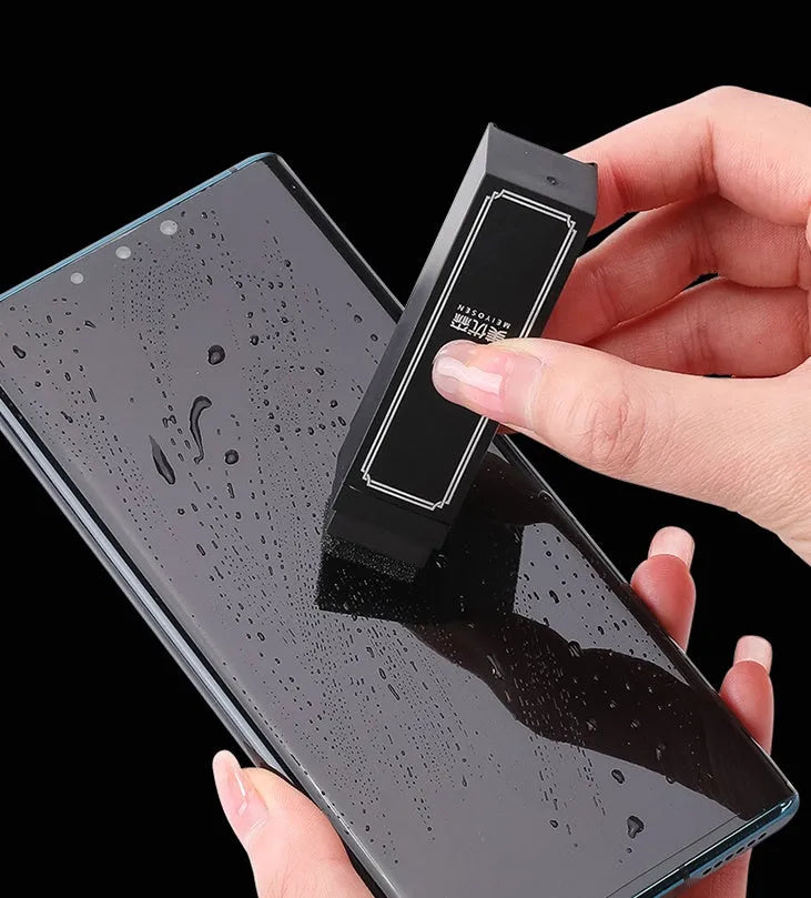 Black case containing 40 disposable screen cleaning sheets for mobile phones and tablets