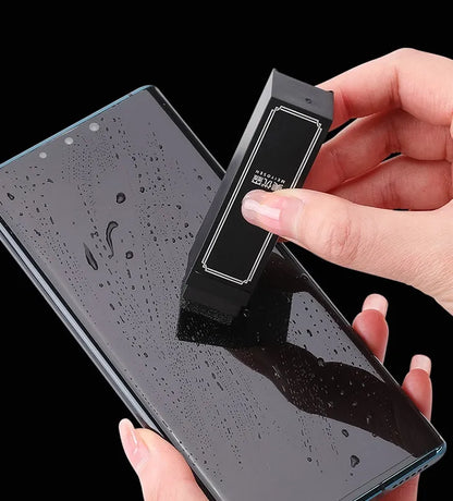 Black case containing 40 disposable screen cleaning sheets for mobile phones and tablets