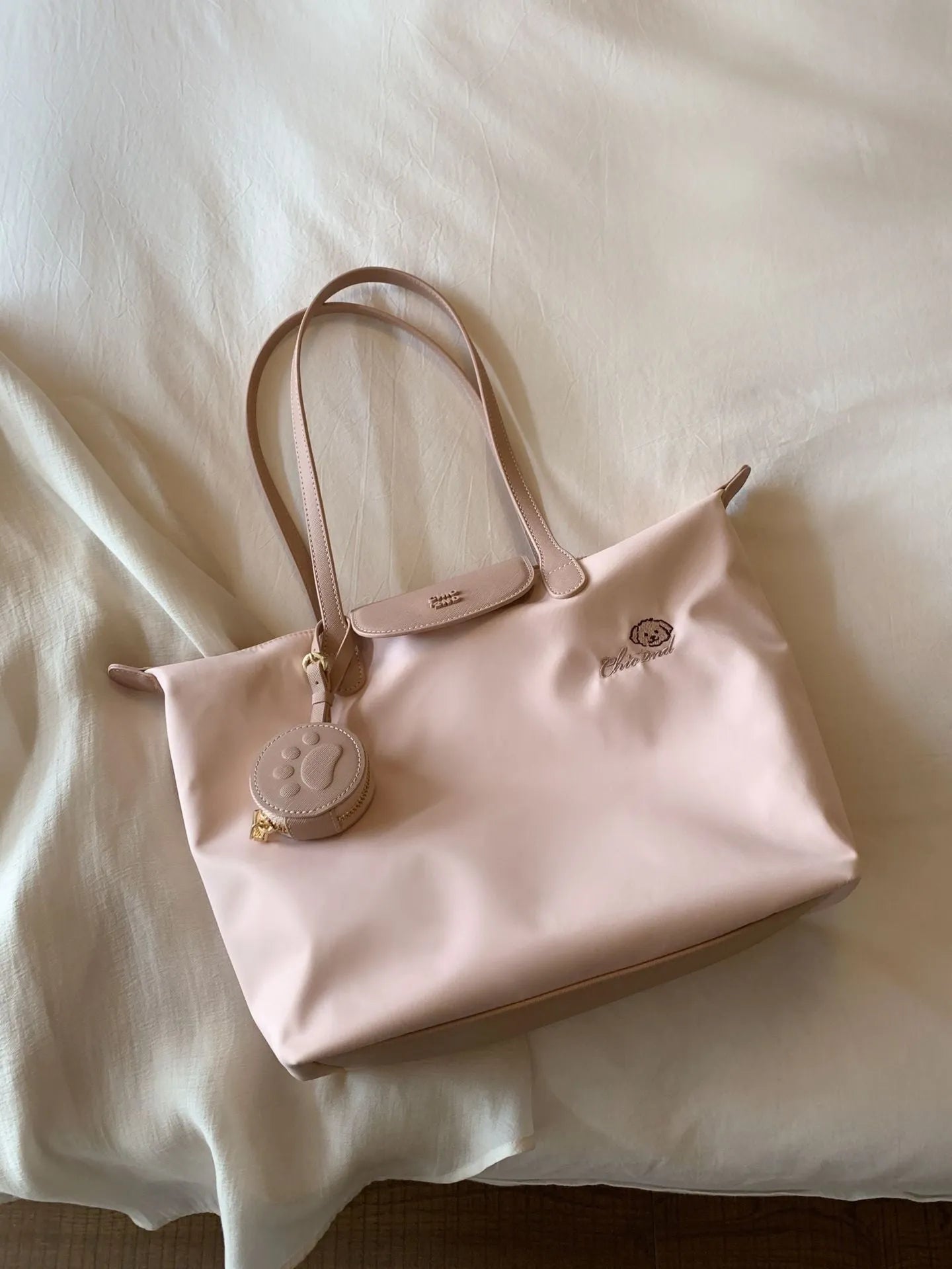 Oxford cloth tote shoulder bag with sandwich pockets and phone compartment in beige colour
