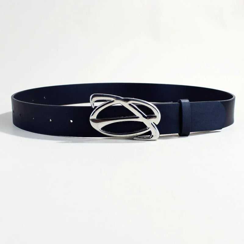 Casual belt with silver alloy buckle and snap fastening in a versatile 3.3cm width and 105cm length for everyday wear