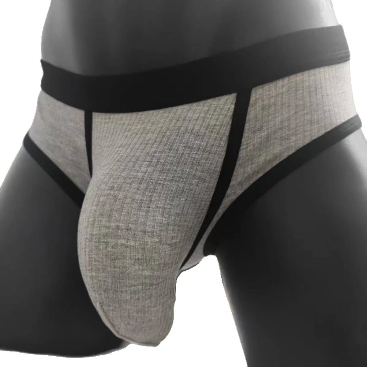 Men's solid colour low-waist briefs with a U-shaped design in breathable viscose fabric.