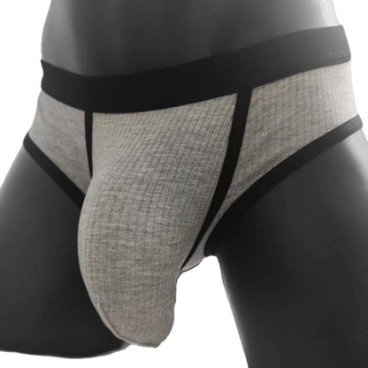 Men's solid colour low-waist briefs with a U-shaped design in breathable viscose fabric.