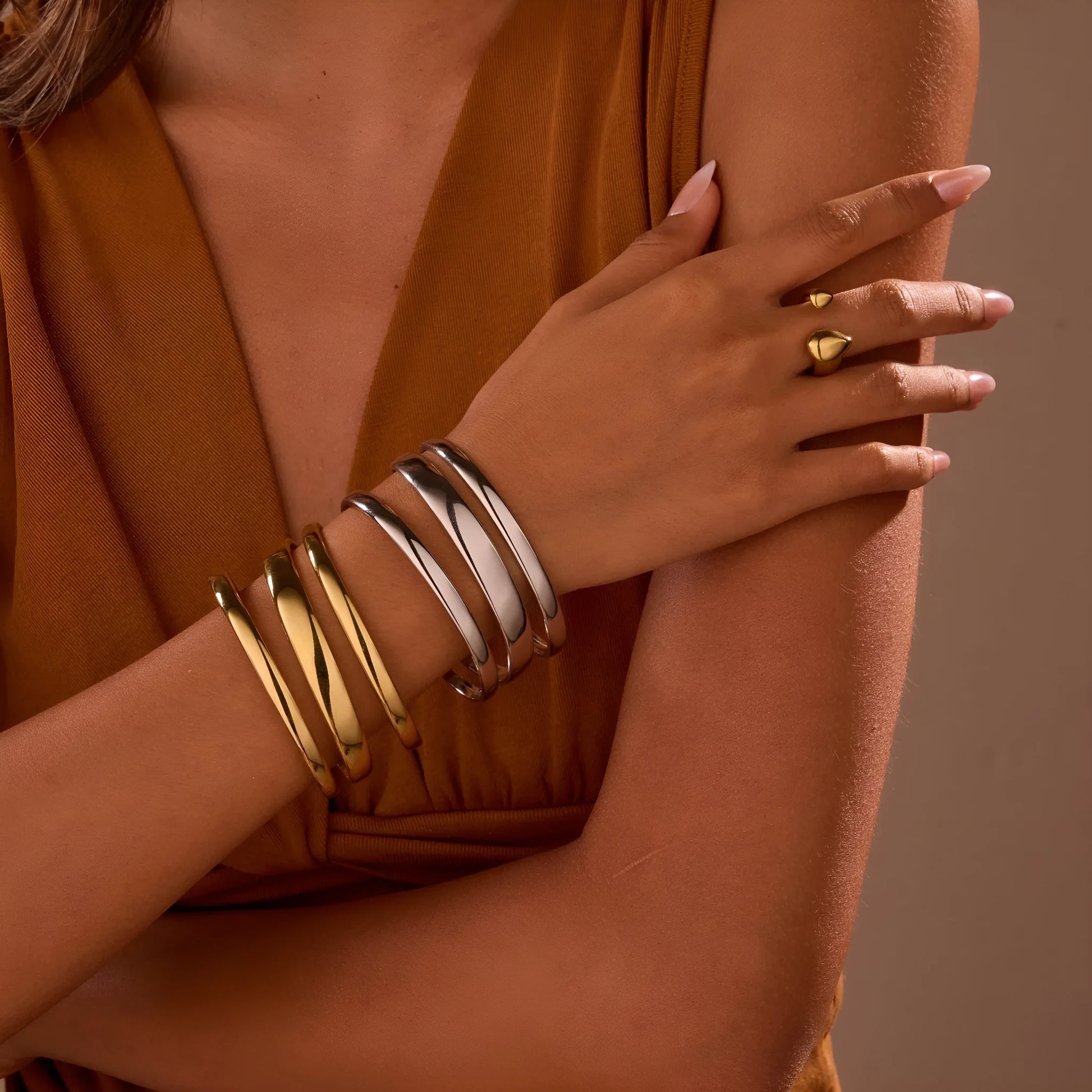 Women's stainless steel bracelet with geometric line design and simple opening clasp in gold electroplated finish
