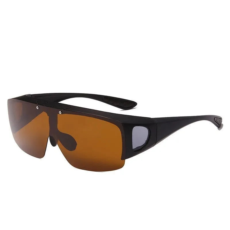 Polarised sunglasses with one-piece myopia lenses in black and grey, suitable for mountain climbing and biking activities.