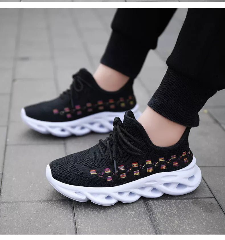 Girls' sports shoes with mesh ventilation in black, pink, and apricot