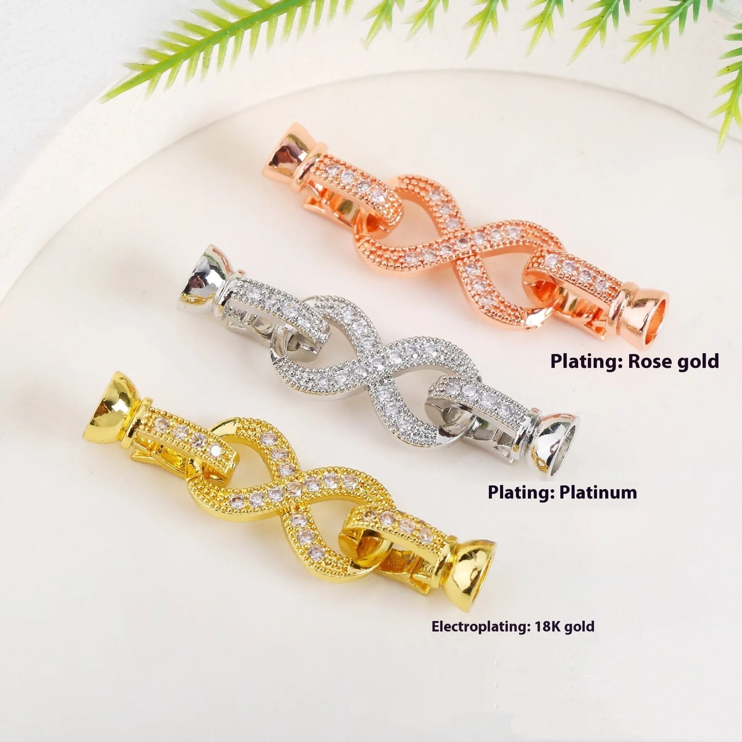 Small 18K gold-plated jewellery clasp for pearl necklaces in gold, rose gold, and silver finishes