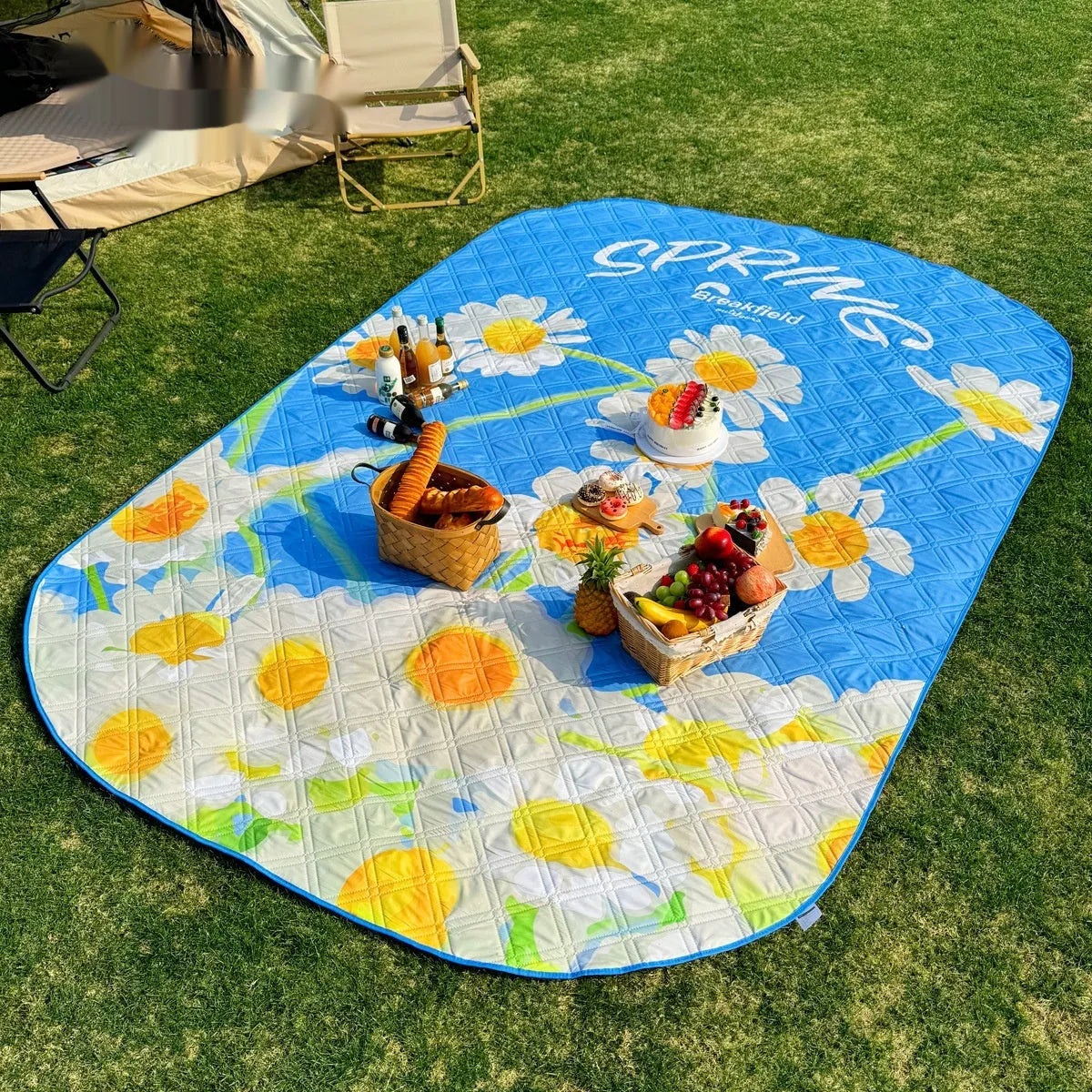 Waterproof ultrasonic thickening picnic mat in seasonal colour with moisture-proof backing for 4-8 people outdoor use