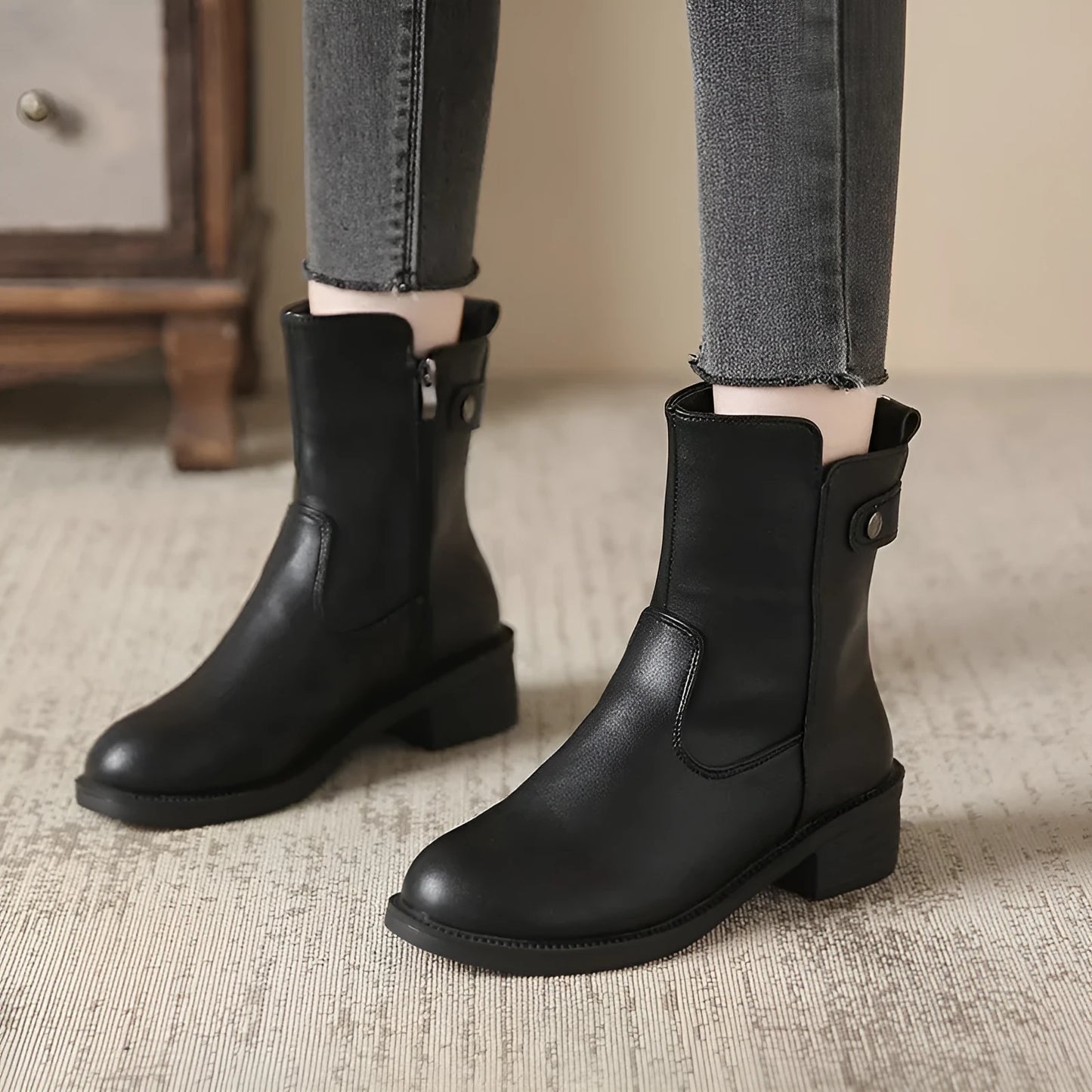 Black women's low-heel boots with round toe and side zipper fastening