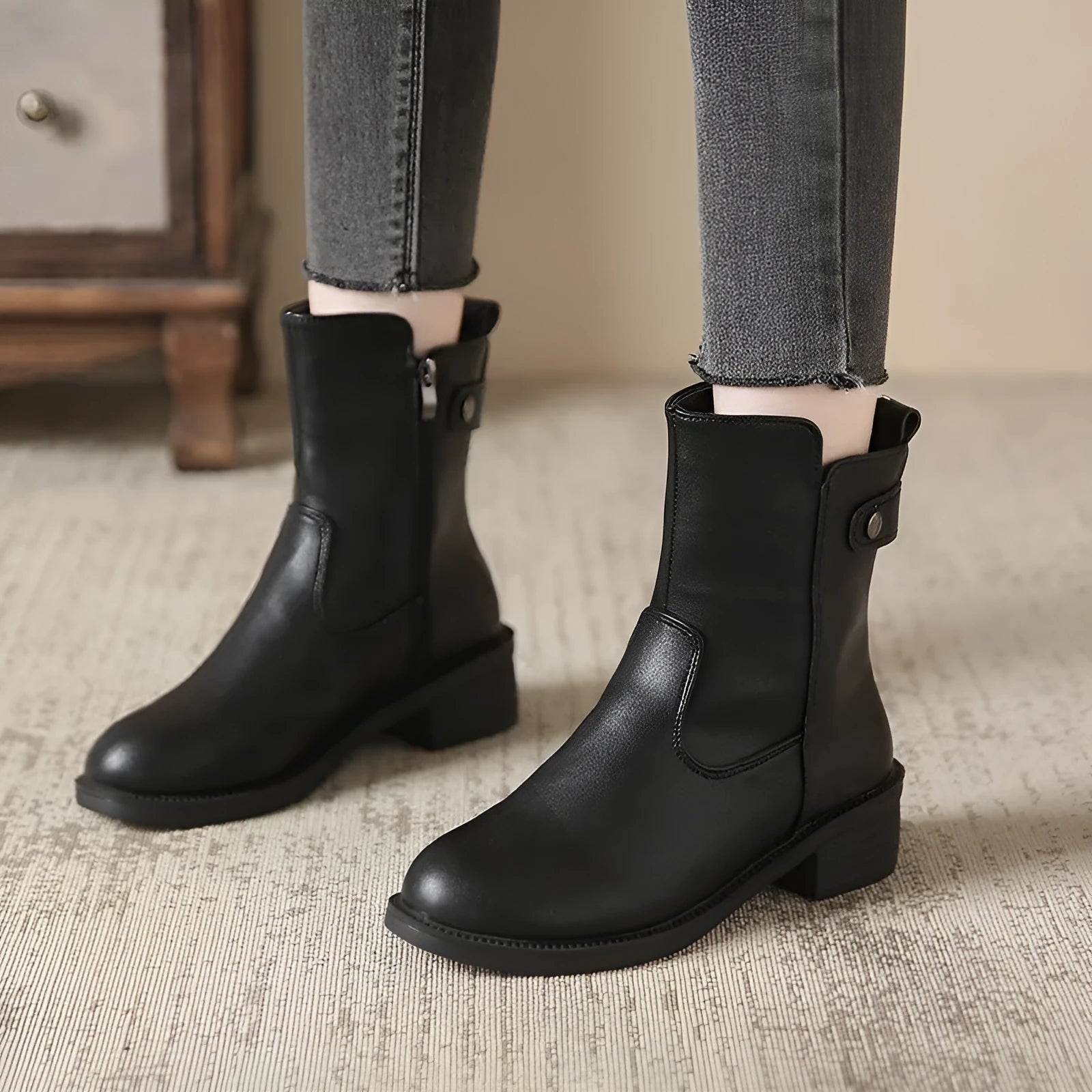 Black women's low-heel boots with round toe and side zipper fastening