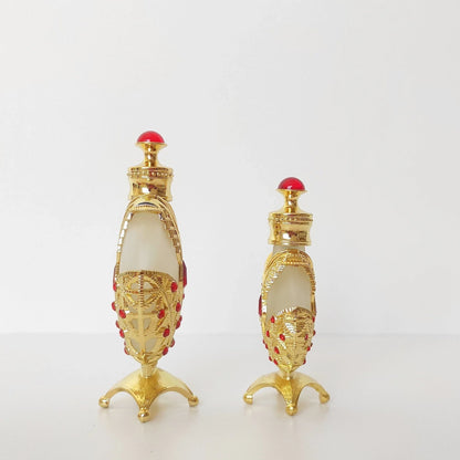 Luxurious Perfume Oil with Long-Lasting, Subtle Fragrance in Decorative Glass Bottle