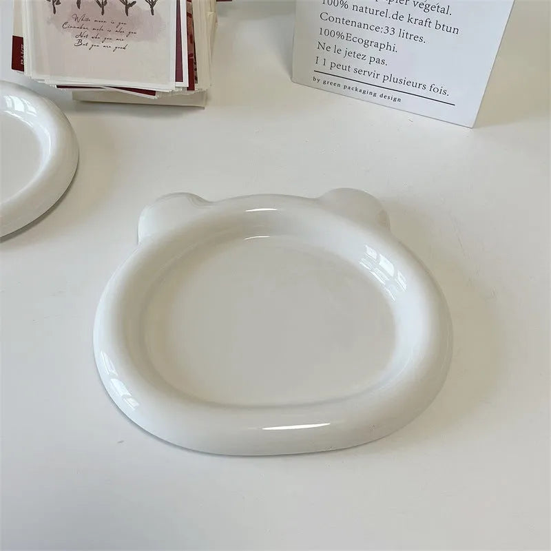 White porcelain plate with chubby toot bear design, shown in small 15cm and large 20cm sizes.