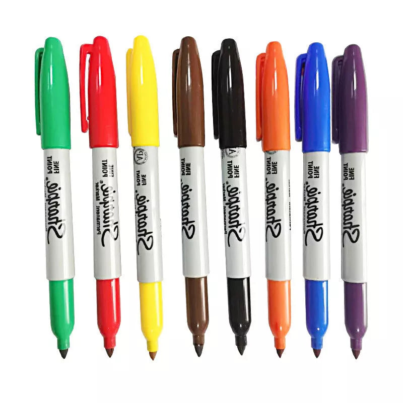 Dustless industrial marking pen with 5000 feet writing capacity in eight colors