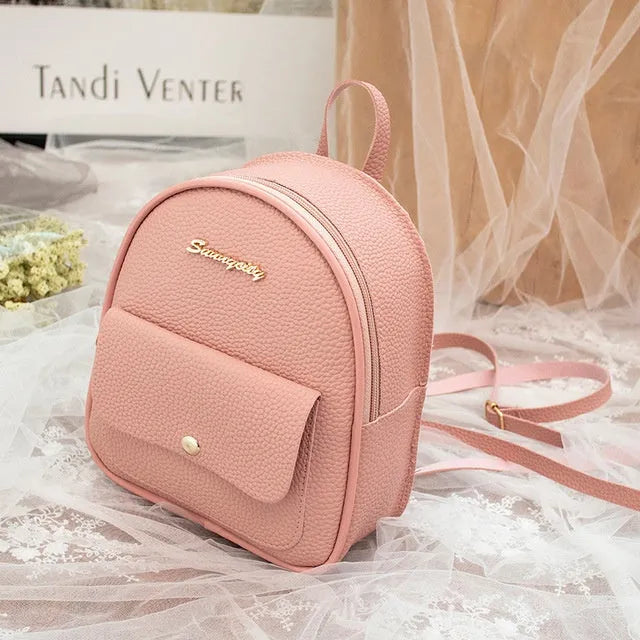 Small women's shoulder backpack in solid colour with zipper closure, dimensions 18.5cm x 8cm x 21cm