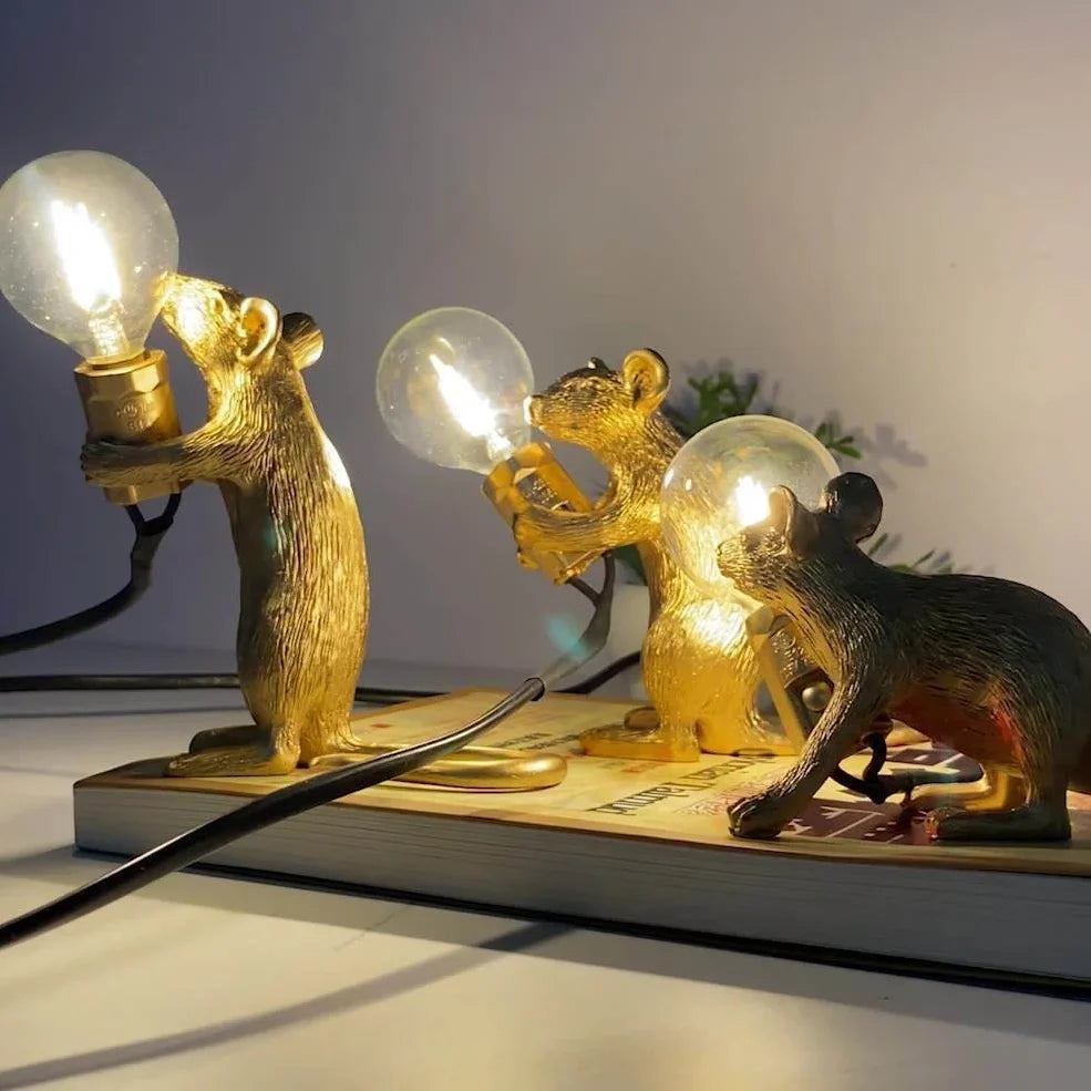 White and gold mouse-shaped desk lamp with polyresin details and 4W LED lighting