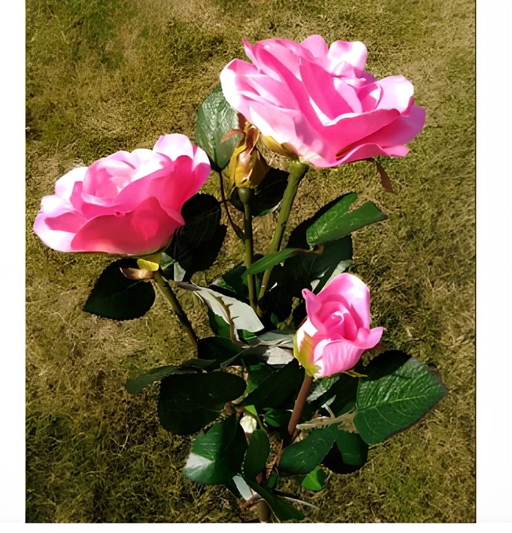Solar rose garden lamp with white LEDs and crepe petals for pathway lighting
