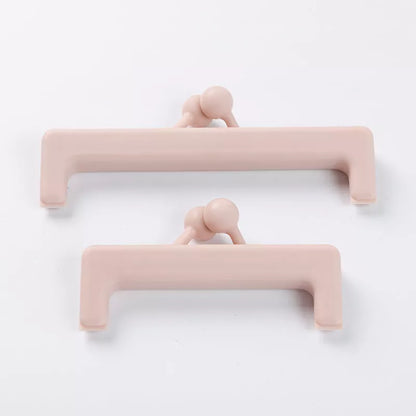 Push-button plain food bag sealing clips in blue and pink, durable PP material