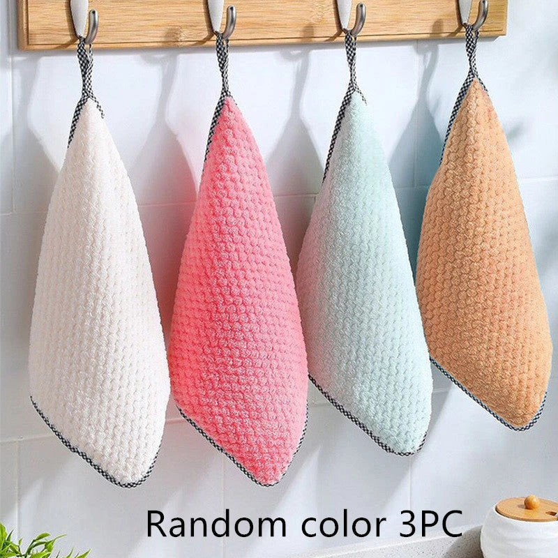 Absorbent and durable kitchen dish towels in various colors, made from soft and antibacterial materials for effective cleaning and drying.