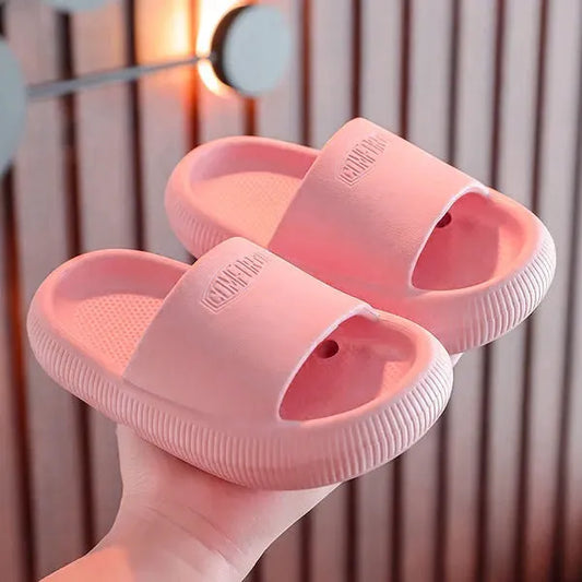 Children's EVA slippers with 1.5cm thick injection-moulded soles in mixed colours