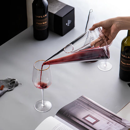 Korean-style clear glass waterfall decanter with 501-600ml capacity showing pouring stream