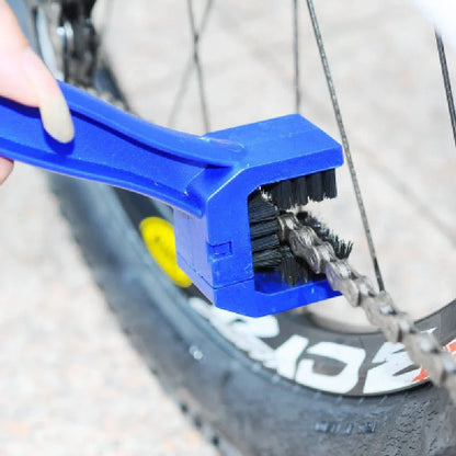 Bicycle cleaning tool set with chain washer, large brush and small brush in plastic construction