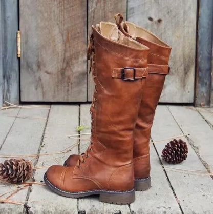 Chunky heel casual boot in black with round toe and cotton lining, low 1-3cm heel