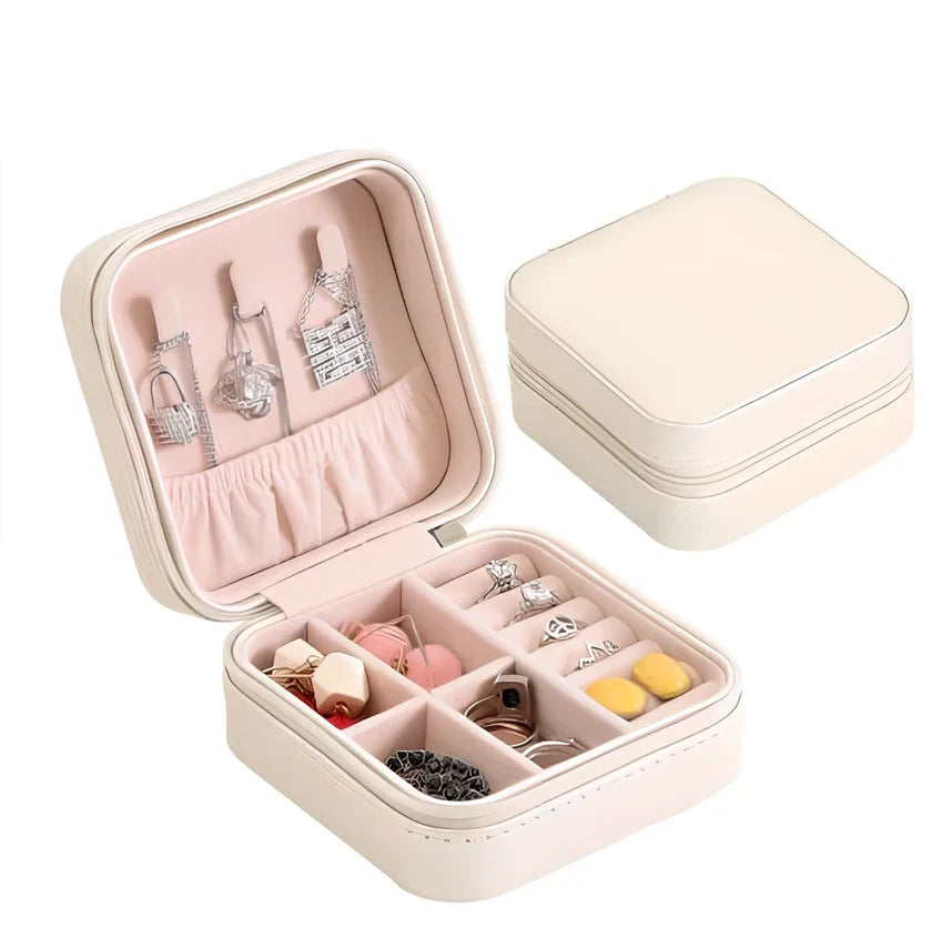 Portable jewellery box with flipping page display measuring 10×10×5.5cm in black colour