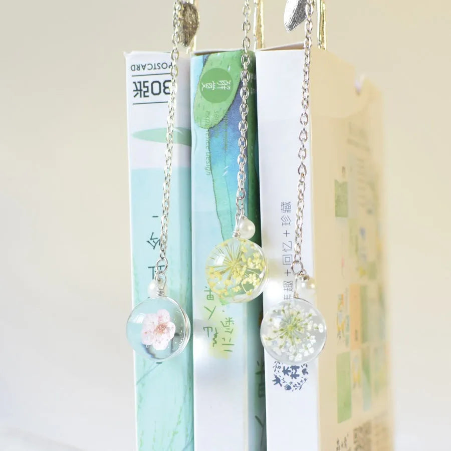 Dried flower bookmark with alloy frame measuring 12x2cm in Blue starry sky colour